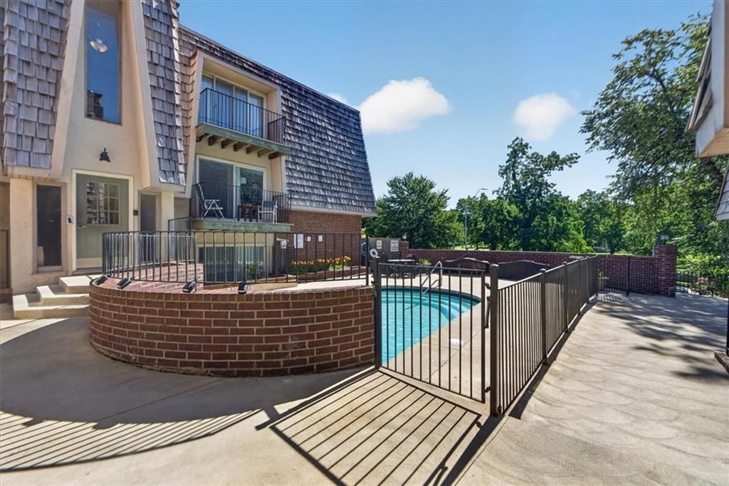 3608 Gillham Road — photo 7