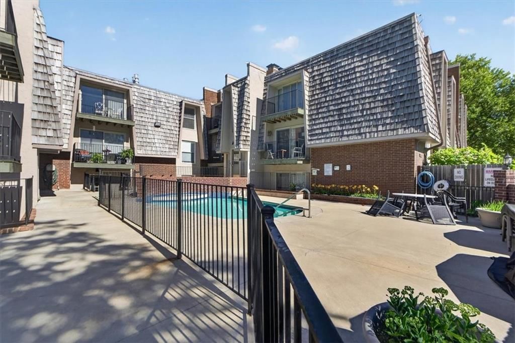 3608 Gillham Road — photo 9
