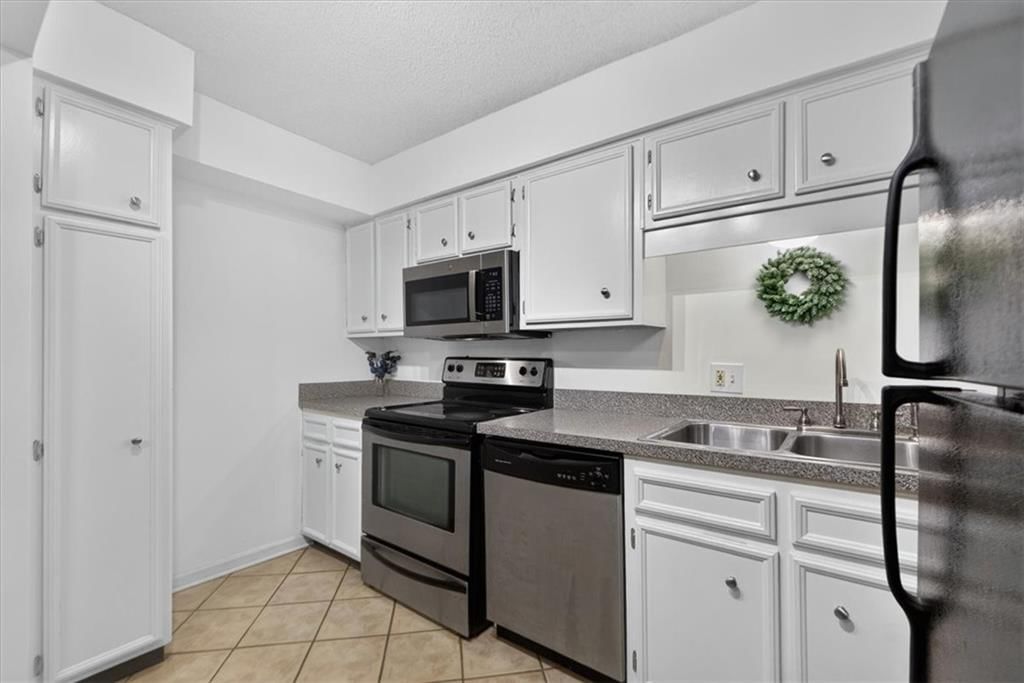3608 Gillham Road — photo 31