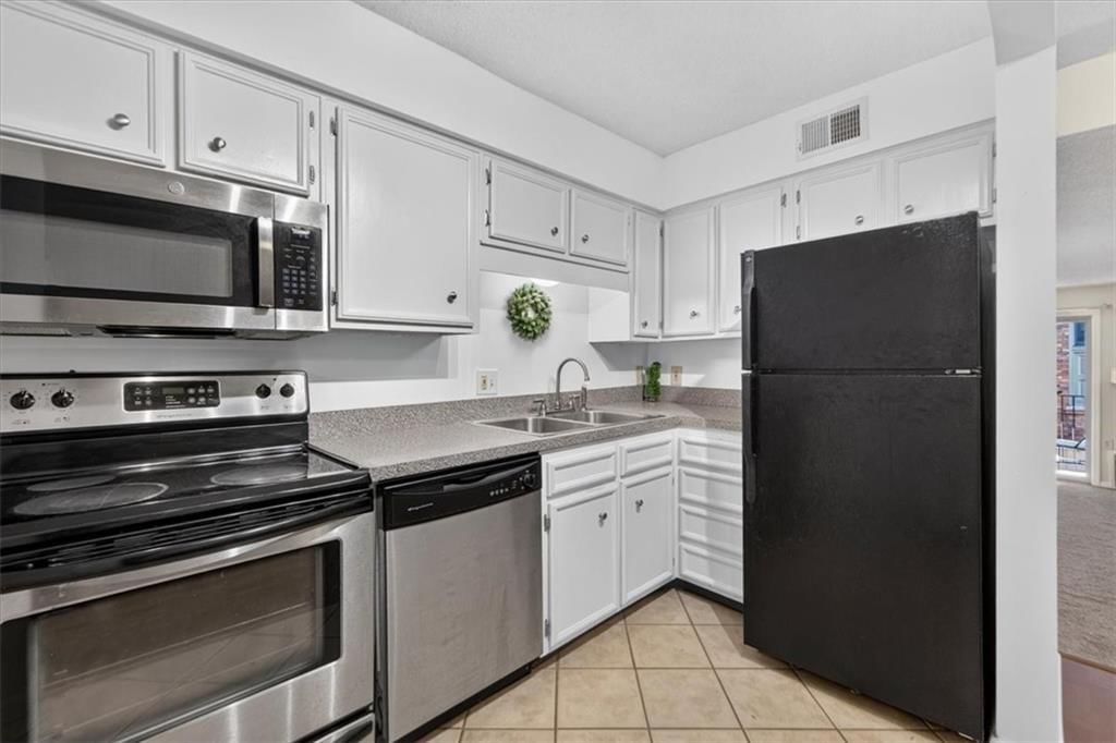 3608 Gillham Road — photo 33