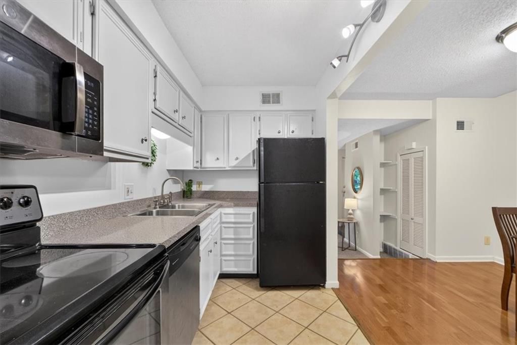 3608 Gillham Road — photo 34