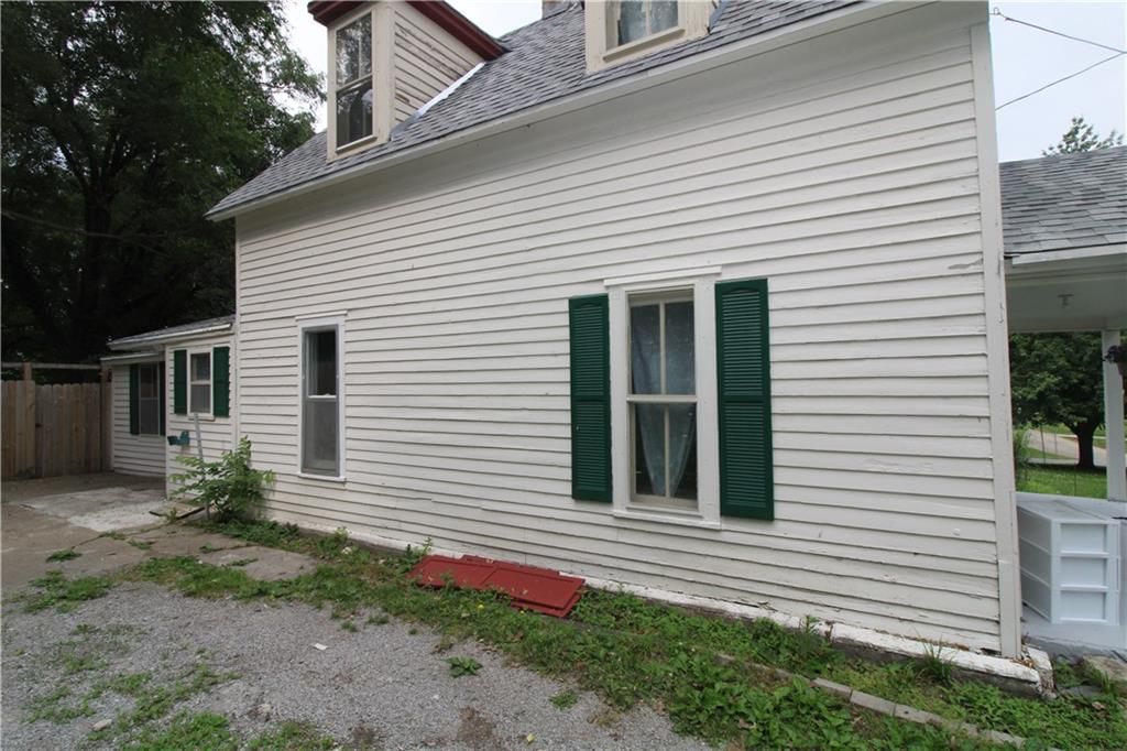 110 W Benton Street — photo 5