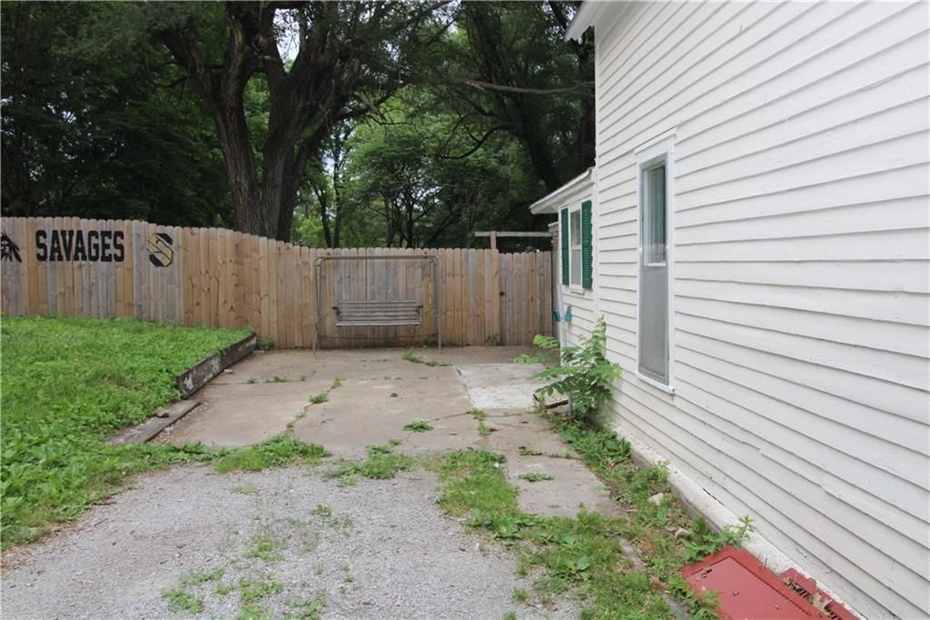 110 W Benton Street — photo 7