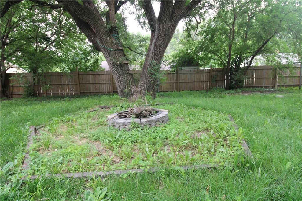 110 W Benton Street — photo 11