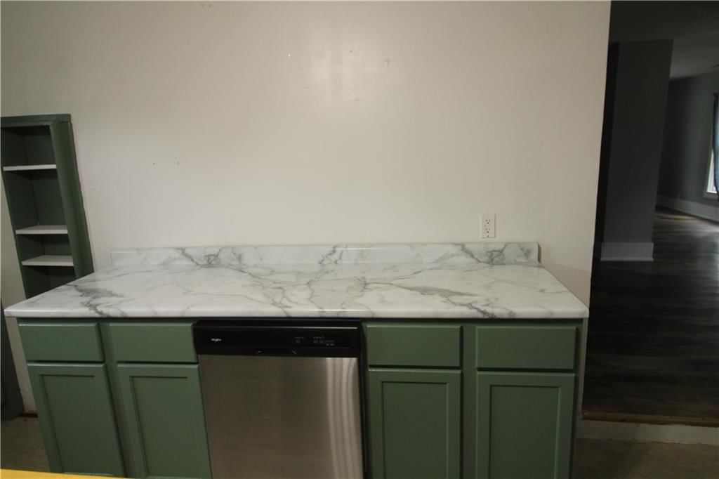 110 W Benton Street — photo 17