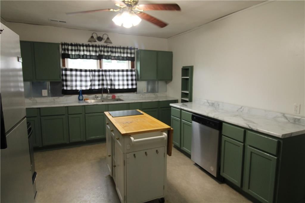 110 W Benton Street — photo 21