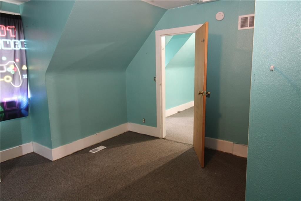 110 W Benton Street — photo 28