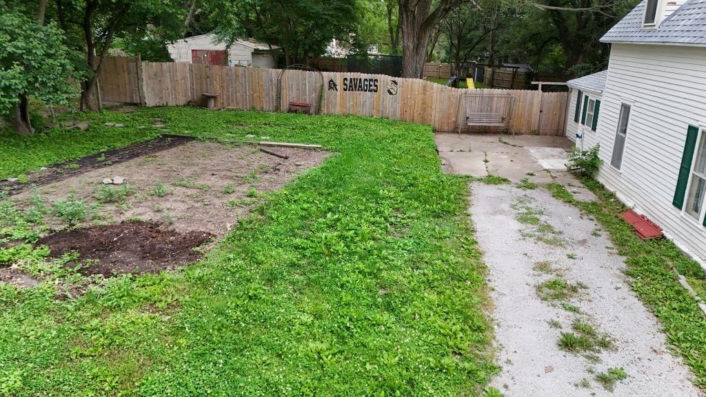 110 W Benton Street — photo 32