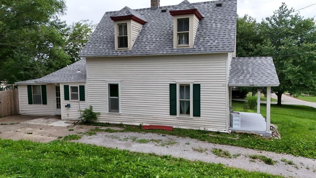 110 W Benton Street — photo 34