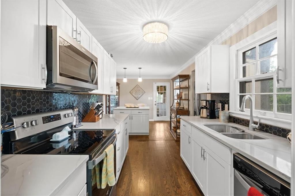 2816 W 75TH Street — photo 10