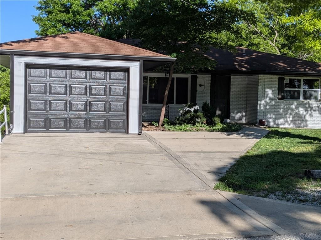 2806 N River Boulevard — photo 1