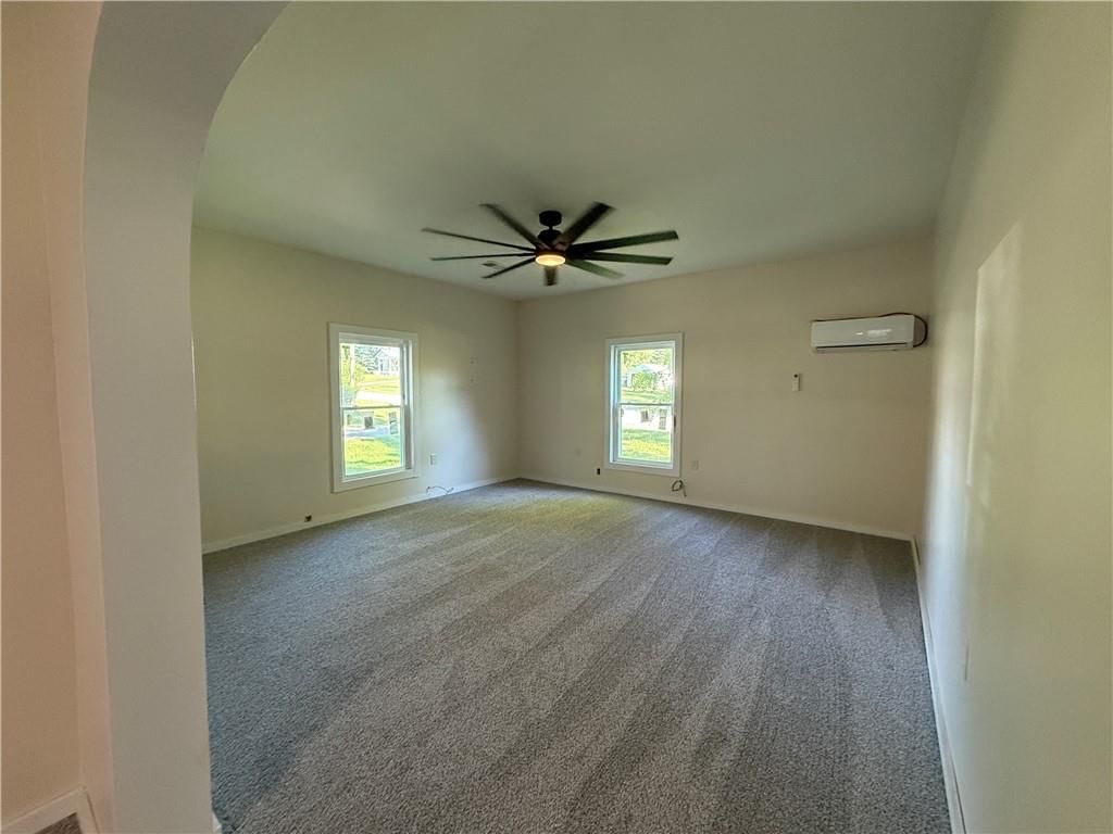 88 N Douglas Street — photo 6