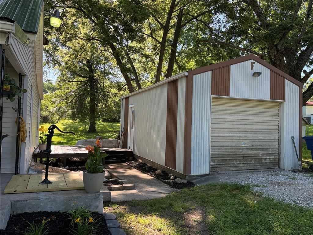 88 N Douglas Street — photo 18