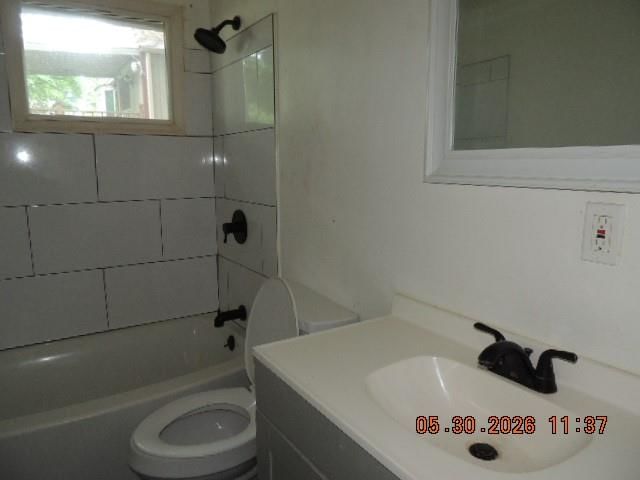2423 S Claremont Avenue — photo 10