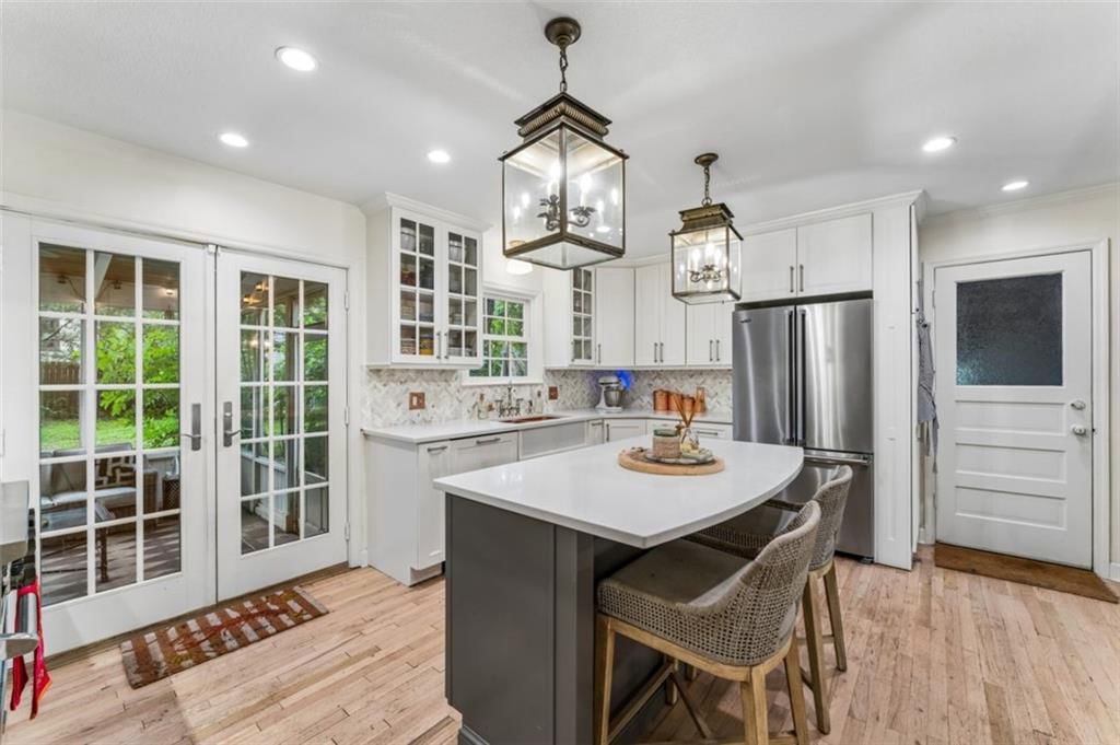 6042 Howe Drive — photo 8