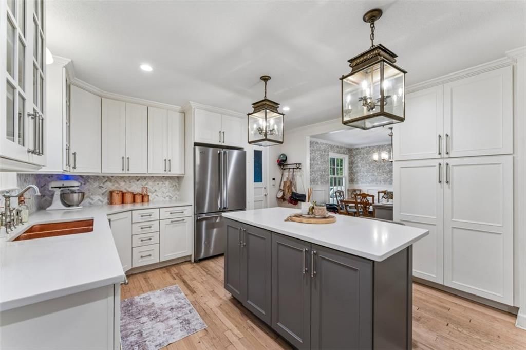 6042 Howe Drive — photo 10