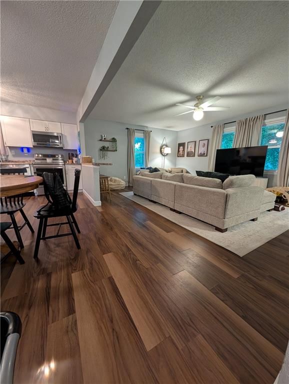 218 N Hale Street — photo 5