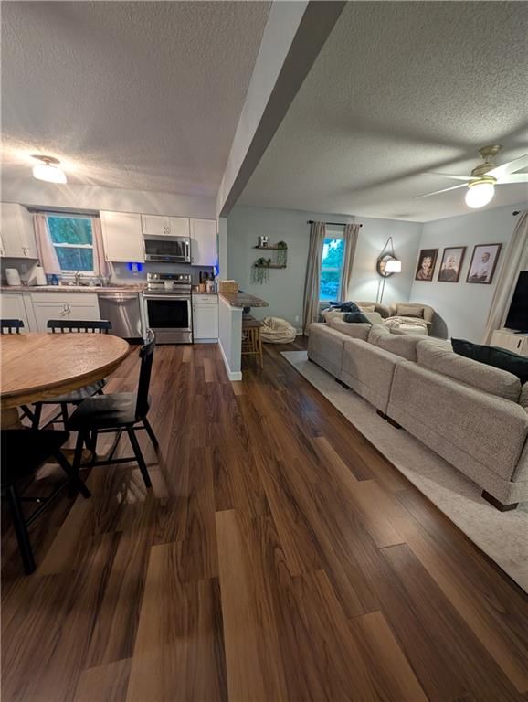 218 N Hale Street — photo 10