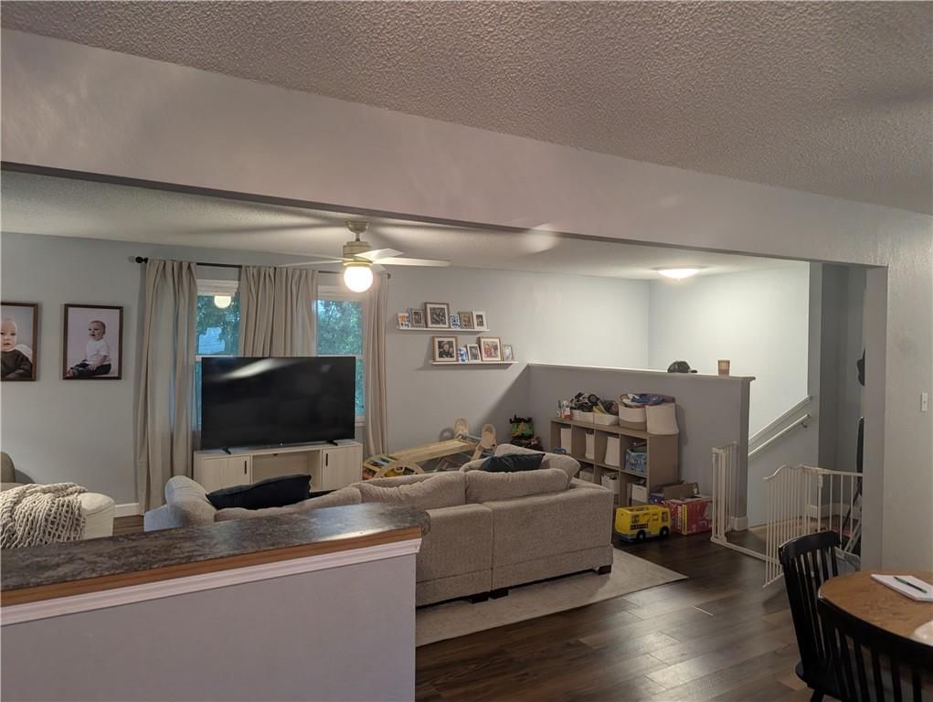 218 N Hale Street — photo 11