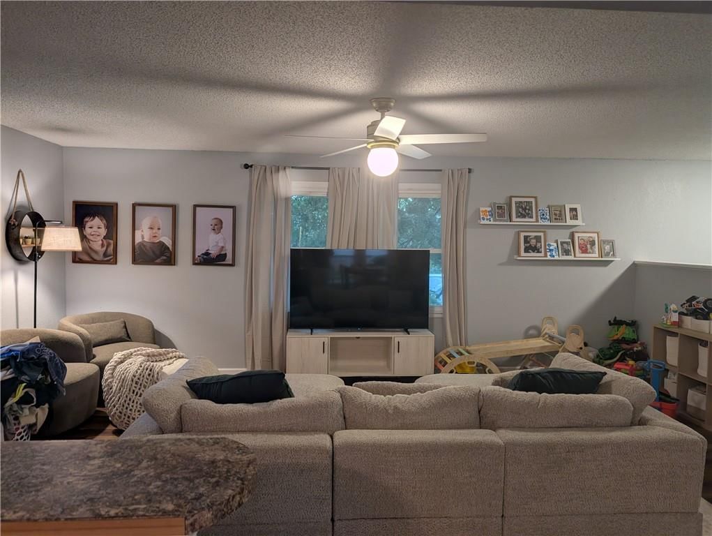 218 N Hale Street — photo 12