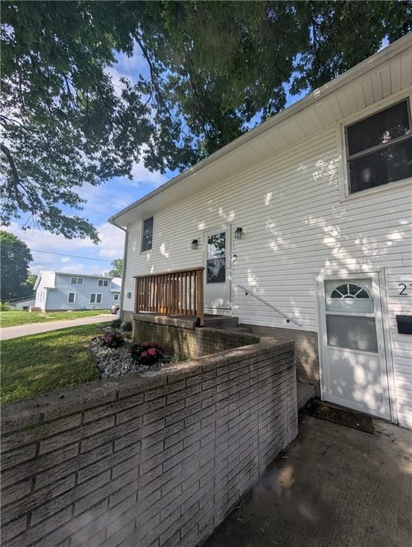 218 N Hale Street — photo 27