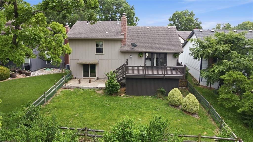 604 NE Burning Tree Street — photo 31
