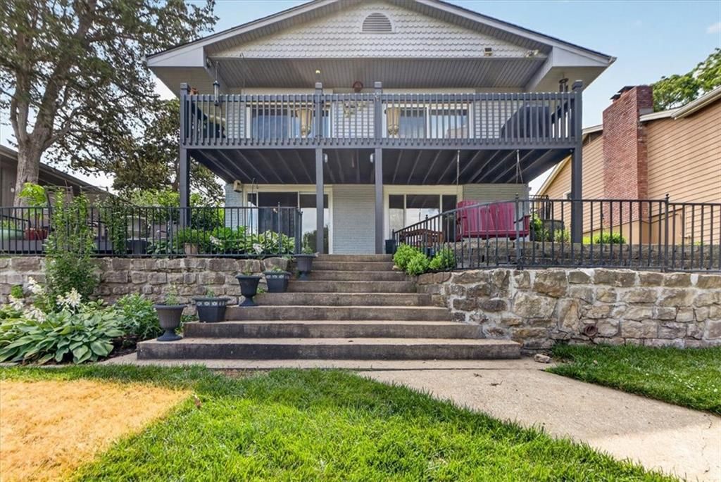 36 BEACH Drive — photo 4