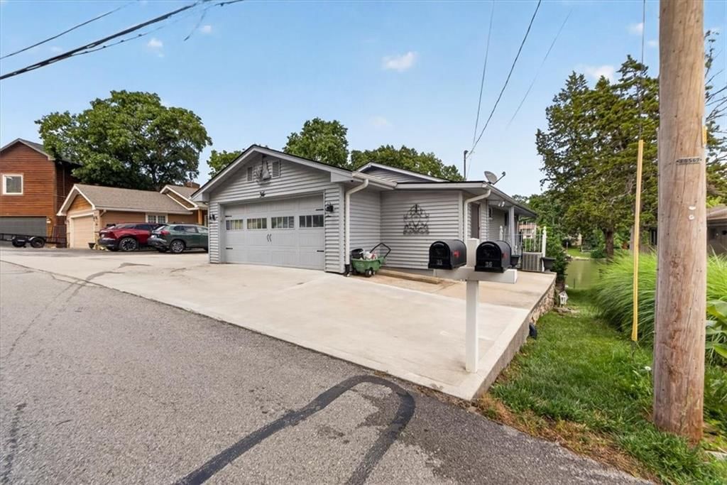 36 BEACH Drive — photo 6