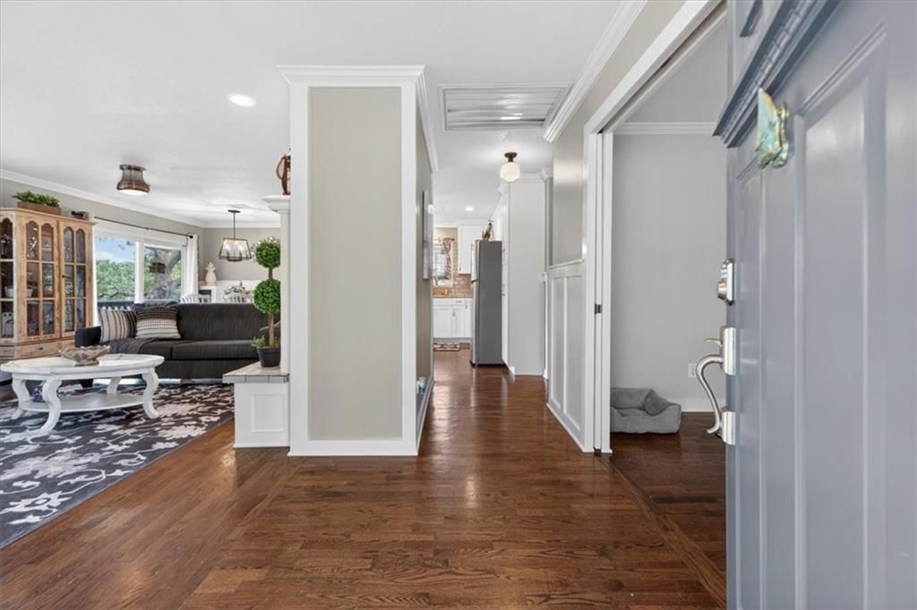 36 BEACH Drive — photo 8