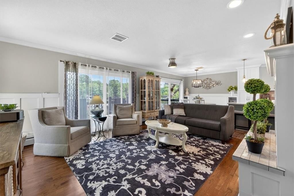 36 BEACH Drive — photo 9