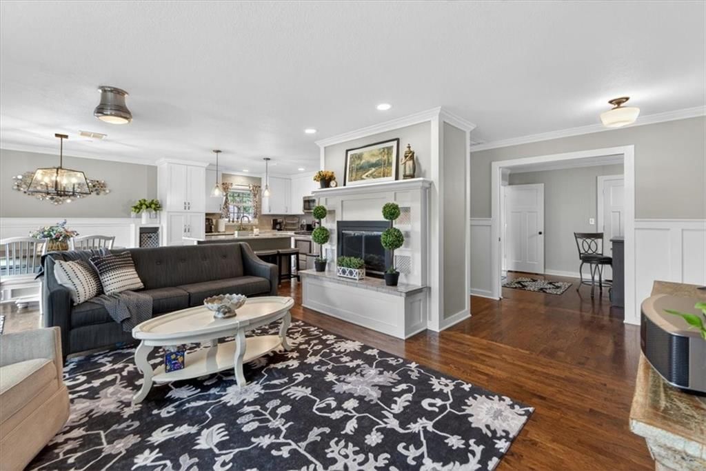36 BEACH Drive — photo 10