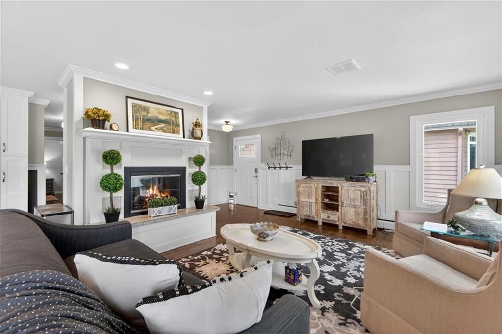 36 BEACH Drive — photo 16