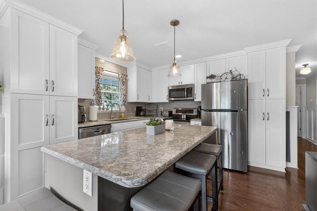 36 BEACH Drive — photo 22