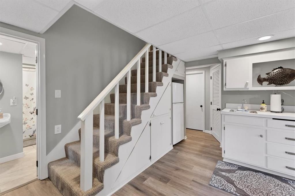 36 BEACH Drive — photo 31