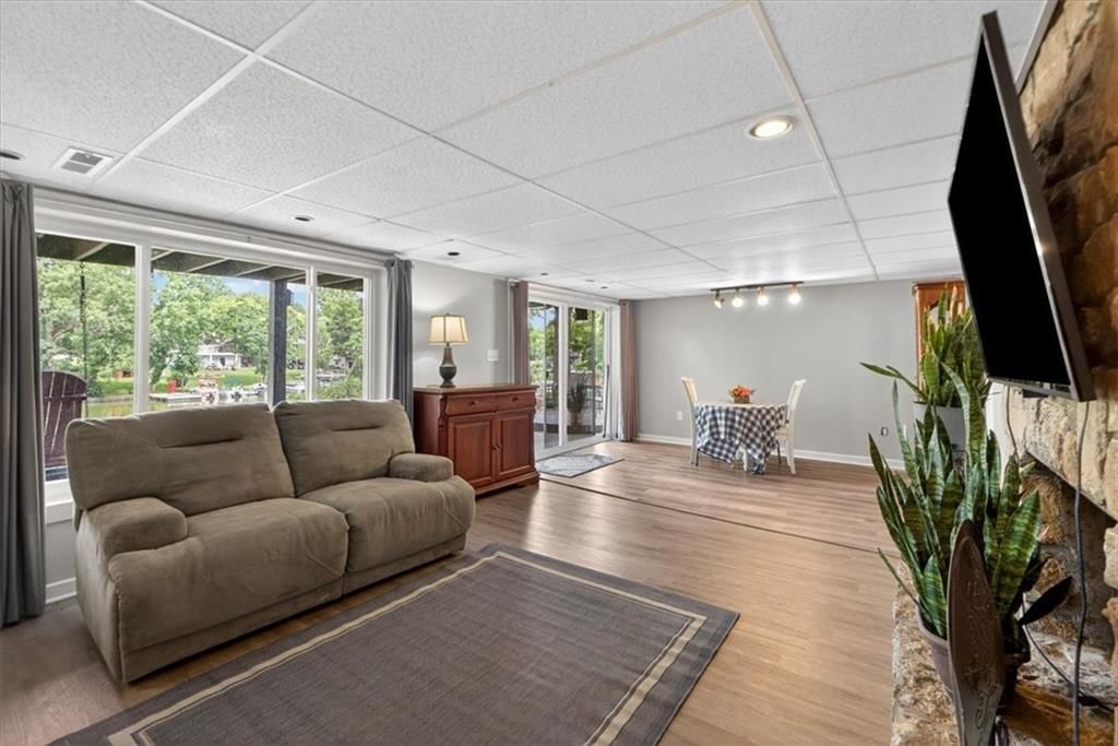 36 BEACH Drive — photo 43