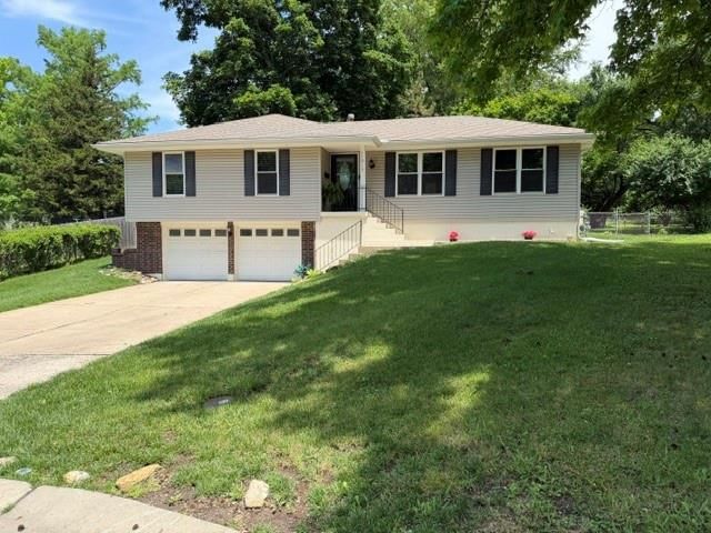 11915 Sycamore Avenue — photo 1