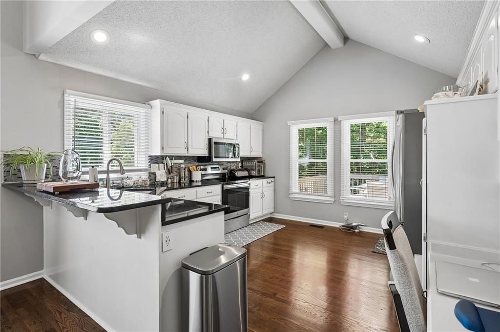 8534 N FLORA Avenue — photo 7