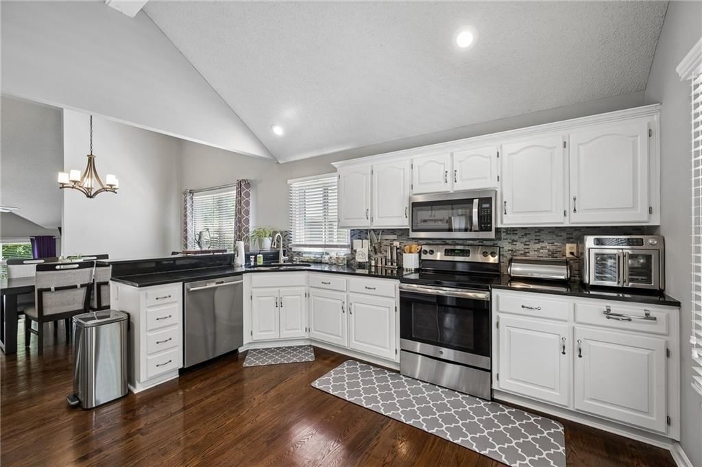 8534 N FLORA Avenue — photo 8