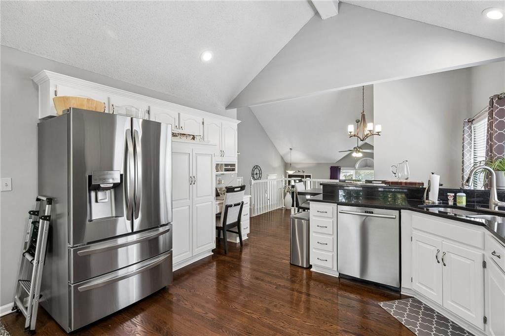 8534 N FLORA Avenue — photo 9