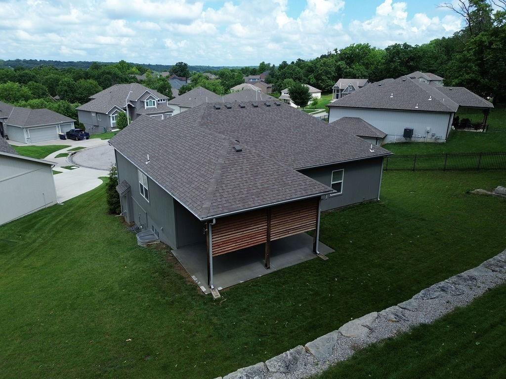 Photo 8 of 62 - 5807 N Bell Court, Kansas City, MO 64118