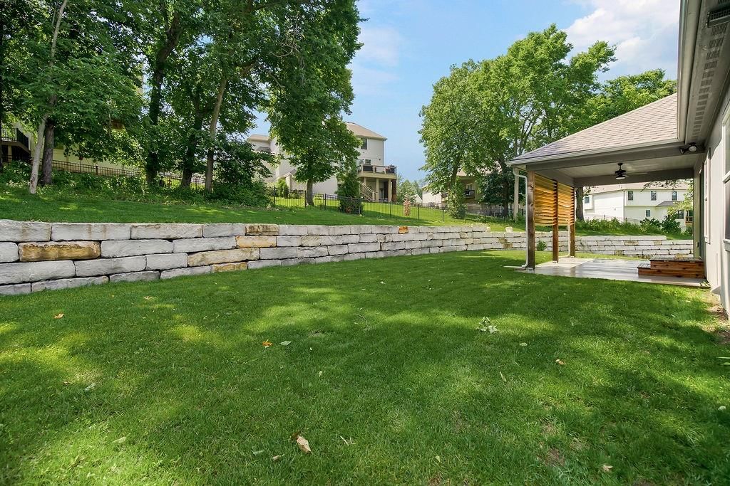 Photo 9 of 62 - 5807 N Bell Court, Kansas City, MO 64118