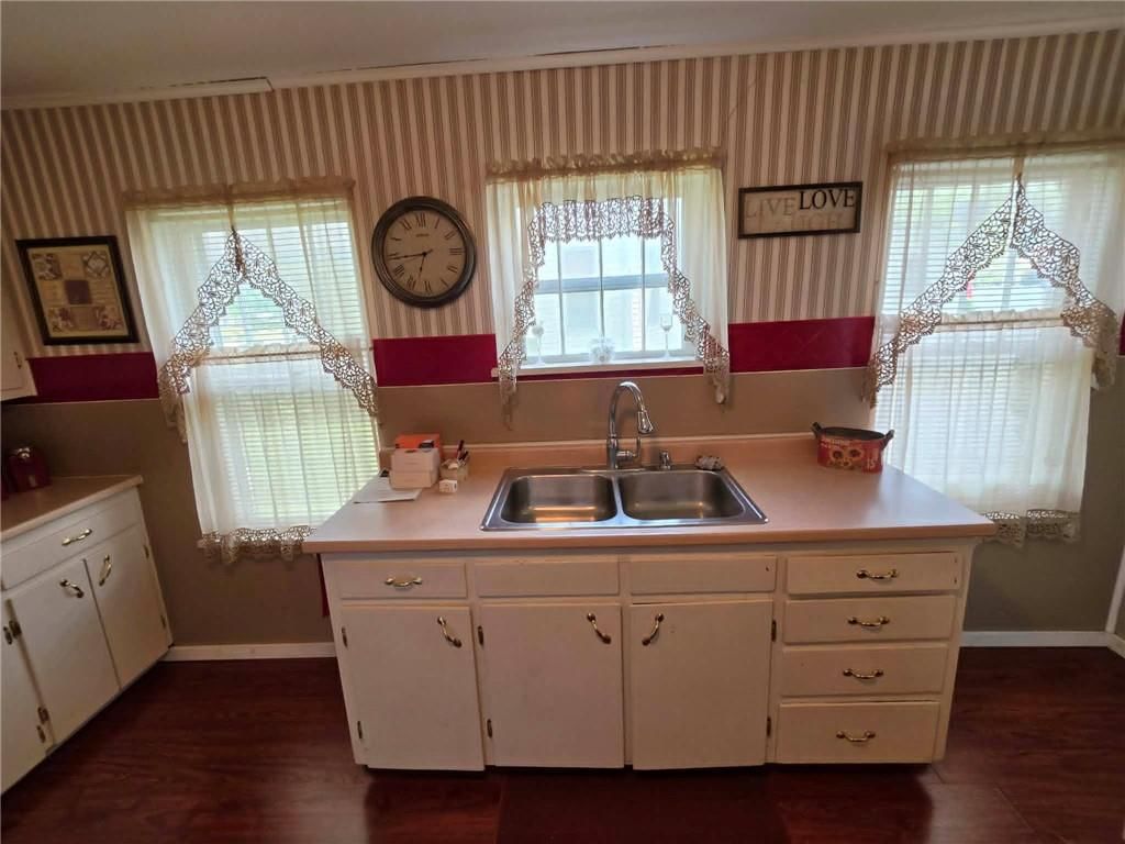 527 S Kansas Avenue — photo 11