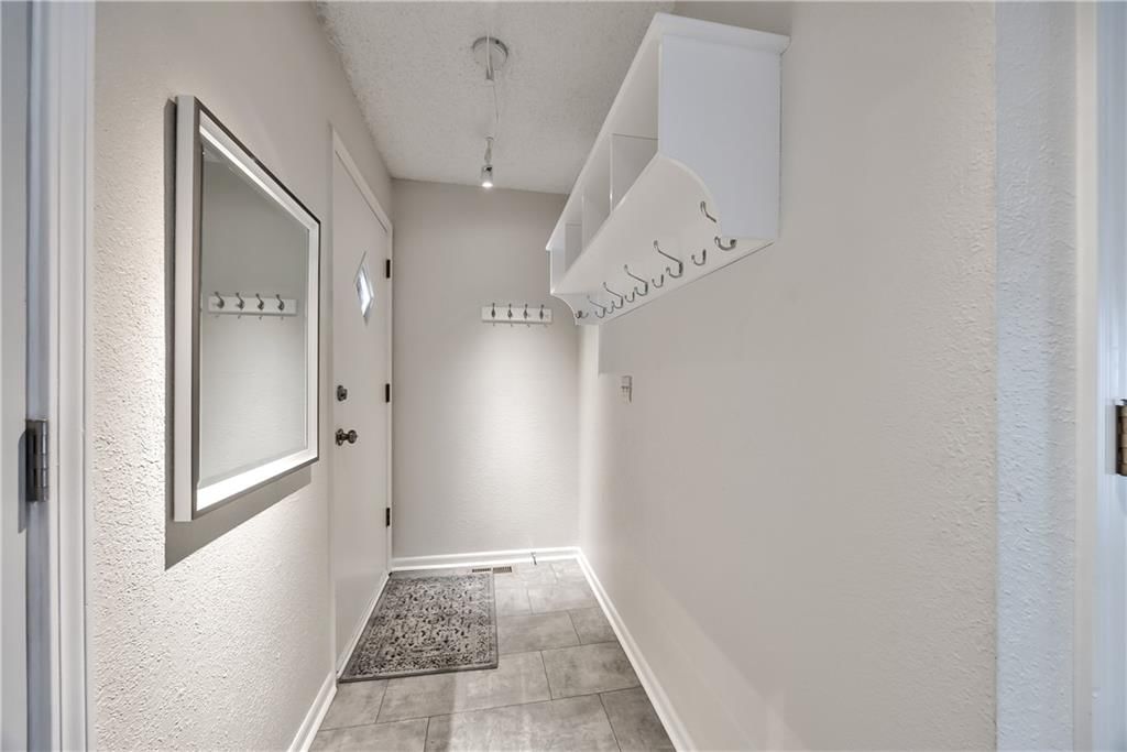 1421 E Mart-Way Circle — photo 4