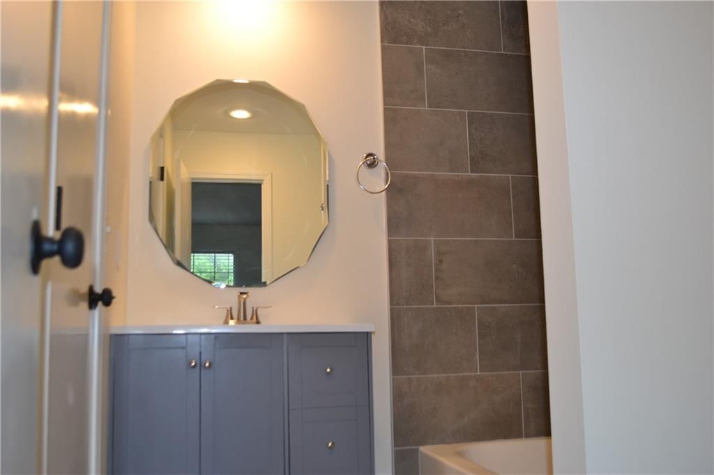 1102 W Sheridan Street — photo 24