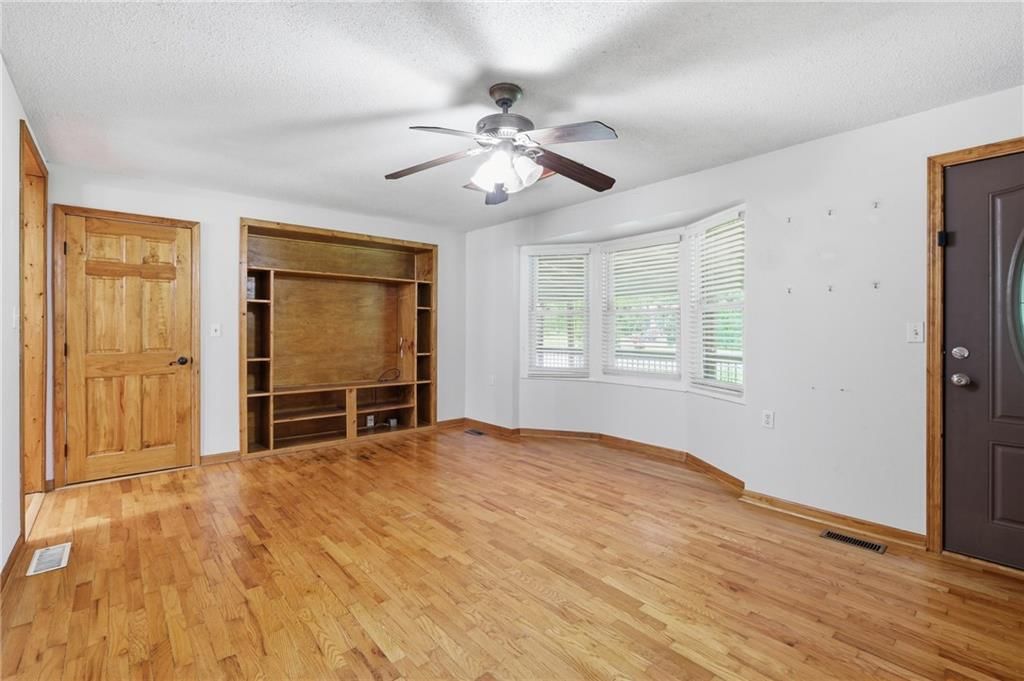 3209 N 155th Street — photo 5
