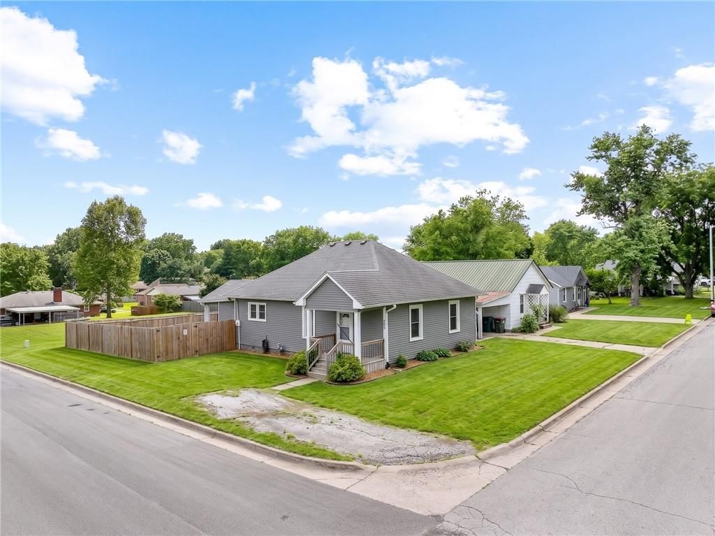 501 W 29th Street, Higginsville, MO