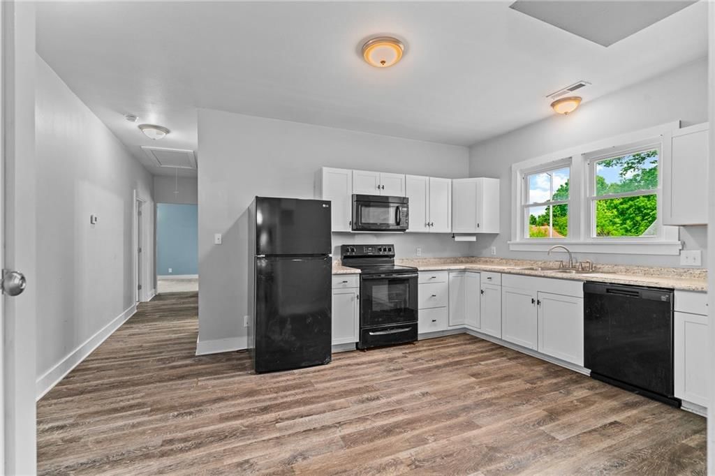 501 W 29th Street — photo 13