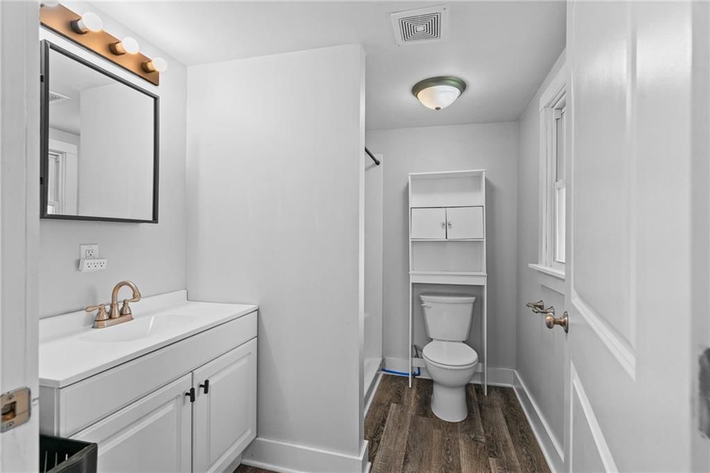 501 W 29th Street — photo 15