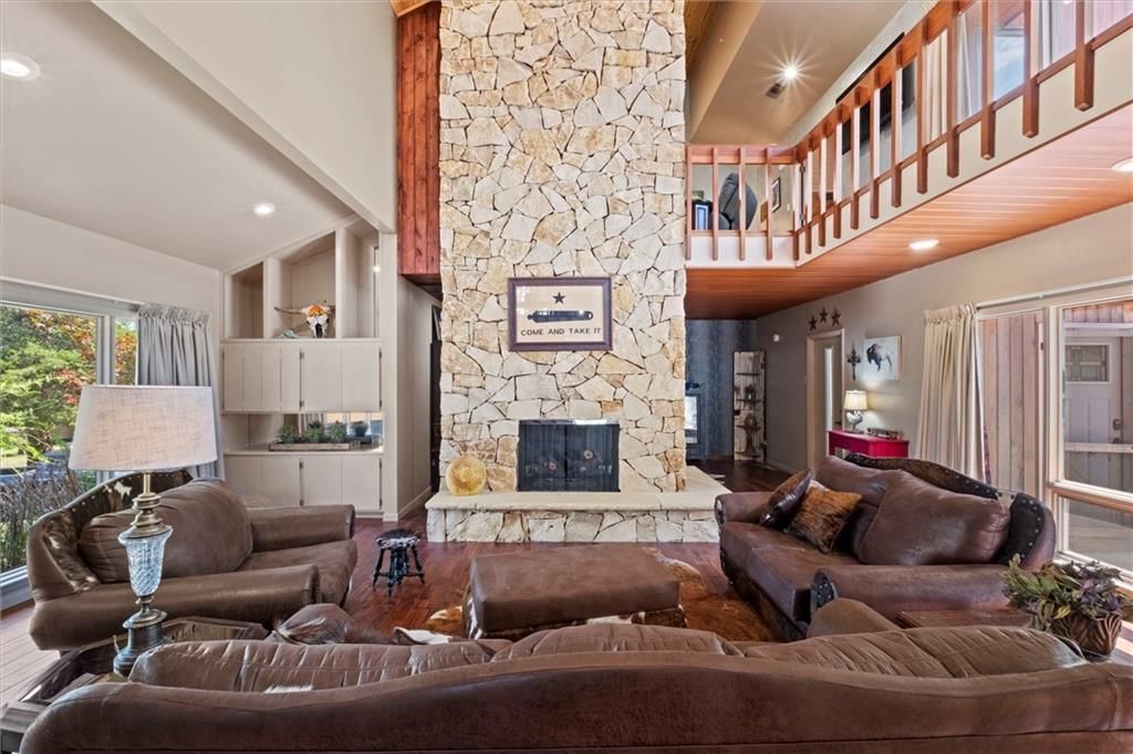 402 Lees Circle Drive — photo 2