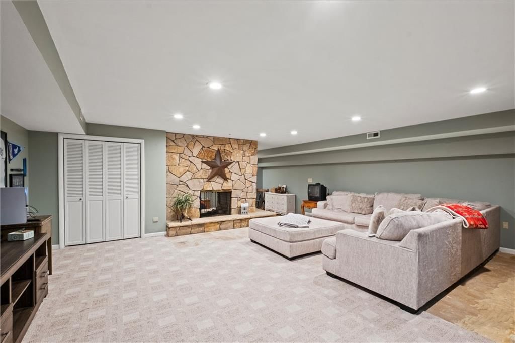 402 Lees Circle Drive — photo 3